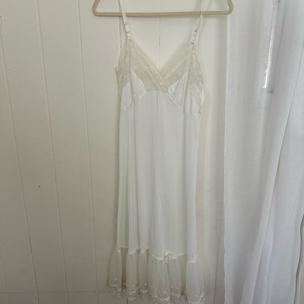 Elegant White Lace Trim Nightgown